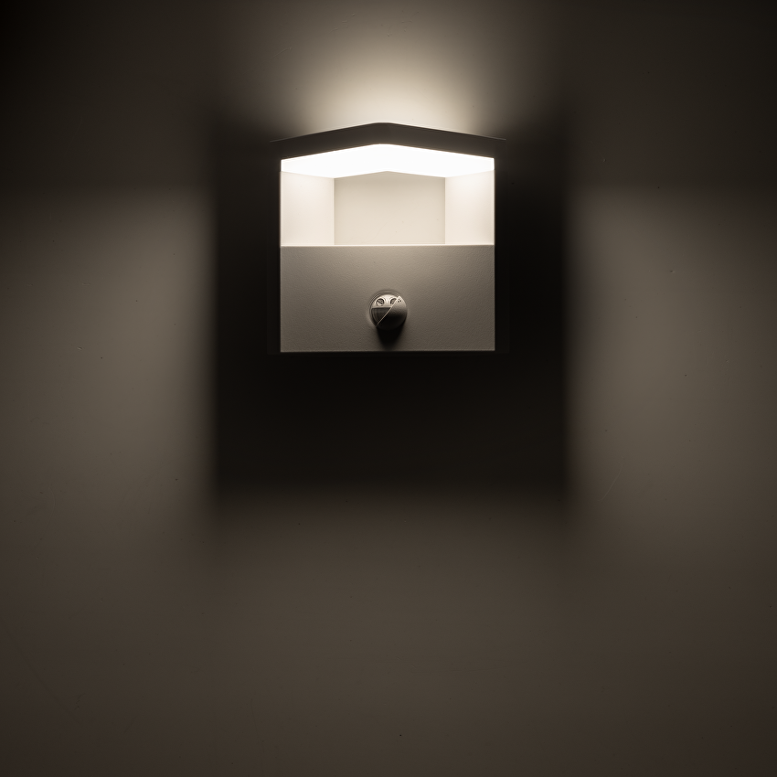 LED лампа с PIR сензор за движение 15W, 4000K, 220-240V AC, IP44 / LCP1540