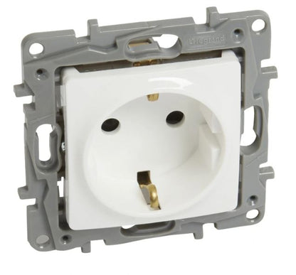 Контакт шуко 16a, бял, legrand, niloe, 764539