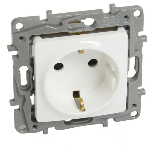 Контакт шуко 16a, бял, legrand, niloe, 764539